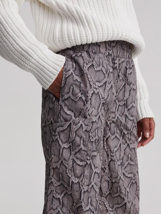 BD04L376 zilveren pythonslang Hamilton broek vrouwen Varley kleding
