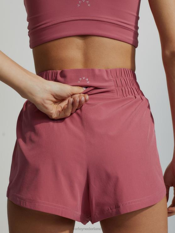 BD04L281 Rose Kallin loopt kort 1,5 